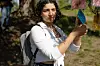 Amal Alzeddin (21) besøker også Utøya for første gang. Til vanlig er hun læring på Ikea Forus i Stavanger.