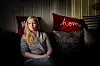 OPPLEVDE MARERITTET: Silje Tangen ble ranet på jobben. Hør henne fortelle om ranet og det å jobbe alene i videoen lenger ned i saken.