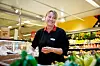 VETERAN: Anne Lise Karlsen har jobbet i Coop i 29 år. Gullklokka har hun fått forlengst.
