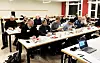 MYE TEORI: Det er mye lesing, tavleundervisning og oppgaver - men det blir også noen praktiske oppgaver til slutt. Riktignok ikke før samling nummer to. Det gleder deltakerne seg til. ↔