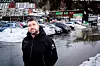 John Thomas Suhr påpeker at bilene til kundene tilhører de fastboende og ikke turister.