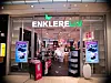 KONKURS, MEN ÅPENT: De ansatte i butikkjeden Enklere liv jobber som vanlig selv om bedriften er slått konkurs.