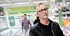 KLAR TALE: – Vi står i en butikk som er åpne fra klokka sju til 23 mandag til lørdag. Holder ikke det? spør Christopher Beckham.
