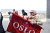 LO I OSLO: Ingunn Gjerstad fra LO i Oslo var blant dem som møtte opp med faner.