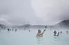 TURISTBOOM: I 2017 besøkte 2,4 millioner turister Island. Mange av dem dro til Den Blå Lagune for å bade.