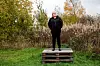 PÅ EN PALL: Laila Fjeld har jobbet på lager i nesten hele sitt yrkesaktive liv.