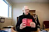 SPENNENDE LITTERATUR: Halvor Fevang synes lesestoff som hovedavtalen og arbeidsmiljøloven er interessant lesestoff.