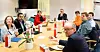 MEDLEMSMØTE: Handel og Kontor inviterte medlemmer som sitter på Stortinget til et bli-kjent-møte med mat og drikke. Fra venstre Lise Christoffersen (Ap), Masud Gharahkhani (Ap), HK-nestleder Lena Reitan, HK-leder Christopher Beckham, HK-nestleder Elisabeth Sundset,  Andreas Sjalg Unneland (SV), Tobias Drevland Lund (R) og  Ole André Myhrvold (Sp). Siden kom tre stortingsrepresentanter til.