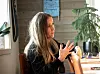 Audiopedagog Therese Widerøe hjelper folk med forskjellige problemer med hørselen.