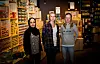 65 KRONER I TIMEN: Makarim Al-Jboori (t.v) og Malin Antonsen (midten) er misfornøyde med lønna. Det er også Solveig Hafstad, som fungerer som butikksjef.