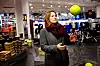 EN GAVE TIL?: Trine Lise Sundnes er ferdig med julegavene, men kanskje  hadde noen blitt glad for en trikseball?