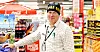 POPULÆR BUTIKKSJEF: Roy Morten Lereng er spent på hvordan salget går i sommer. Svært mange ungdommer har ringt fra helt andre kanter av landet og varslet at de vil legge ferieturen innom Spar Gran for å se butikksjefen og Tiktok-kjendisen live.