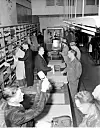 POLKONTOR: Et bilde fra mai 1951, i Vinmonopolets utsalg i Storgata 33 i Oslo. Der NNN-arbeideren har kontor i dag!