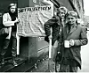 NY STREIK: Streiken i 1978 ble blant annet ødelagt av statlig nekt mot lønnsøkning, og dermed endte produksjonsarbeiderne i Vinmonopolet i ny streik fire år senere. Her er Tom Bader, Harald Risvold og Helge Kise for å stå på stand.
