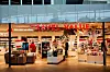 PRIVAT ELLER OFFENTLIG?: I dag driver Travel Retail Norway taxfree-butikkene på norske flyplasser. Spørsmålet er om statseide Vinmonopolet skal ta over dette salget.