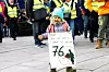 TIDLIG UTE: Emma på 3 år var blant de yngste demonstrantene, og var på plass sammen med mor Ingerid Overholt i Heismontørenes fagforening.