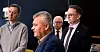 Jørn Eggum (Fellesforbundet) sier noen ord etter at enigheten med Norsk Industri og Knut Sunde (til venstre) var et faktum. Godt hjulpet av riksmekler Mats Ruland (helt til høyre).