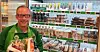 RESPEKT: Gard Nordberg fortalte Kronprinsen at han synes kundene viser butikkansatte mer respekt enn før.