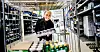 FRA HOTELL TIL LAGER: Aleksandra Marie Høye er glad for å få bidratt under koronakrisa. – Dette er mye bedre enn å sitte rastløs hjemme!
