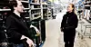 NYE FOLK, FLERE SKIFT: Klubbleder Thor Temre er egentlig sykemeldt grunnet operert fot, men klarer ikke sitte hjemme når det er så mye som skjer på jobben. – Vi har blant annet gått fra 2- til 3-skift. Det er nye sjåfører som skal læres opp, da må jeg også trø til. Det er unntakstilstand, sier Temre.