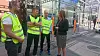 FØRSTE STREIKEDAG: Leif Christian Drivflaadt, Torfinn Teigen og Per Sæbø fikk besøk av HK-leder Trine Lise Sundnes på streikevakt torsdag.