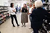 Mandag besøkte Brenna (t.v.) ansatte på Selfmade i Oslo.